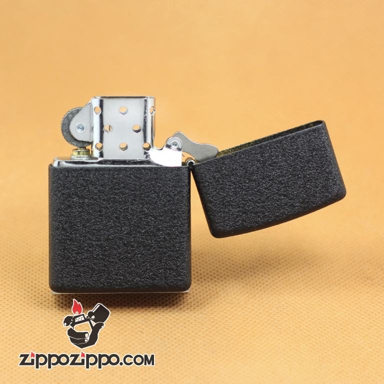 Zippo Chính Hãng Phiên Bản Châu Âu Màu Đen Sần Vỏ Trước Đúc Hình Cô Gái Sexy