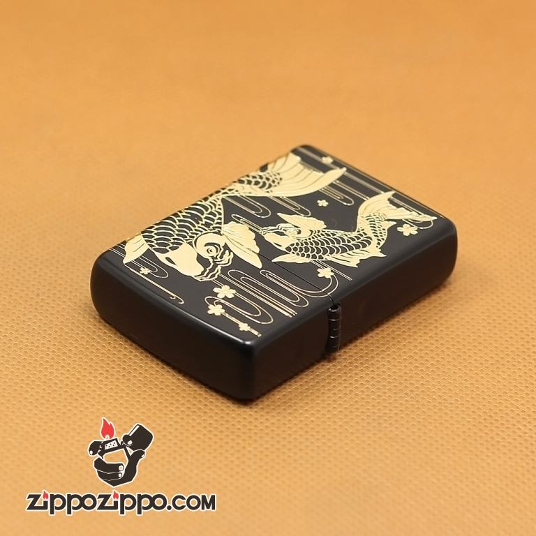 Zippo Chính Hãng Màu Đen Khắc Cặp Cá Chép Vàng Đang Bơi