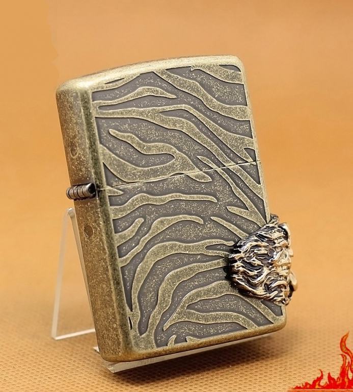Zippo Chính Hãng Đồng Cổ Họa Tiết Ngựa Vằn Đúc Đầu Sư Tử Cạnh Bên