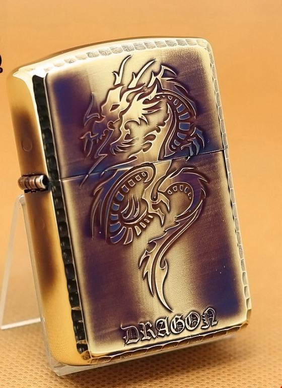 Zippo Chính Hãng Màu Vàng Đốt Khắc Rồng Mây Mặt Trước