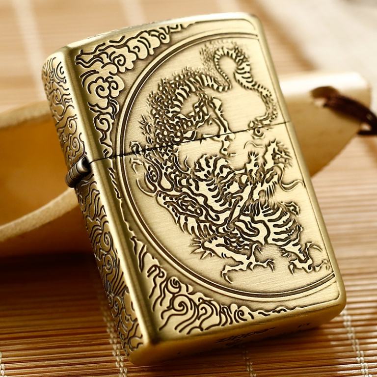 Zippo Chính Hãng Đồng Khắc Họa Tiết Rồng Vằn Cùng Mây Bao Quanh Vỏ Dày