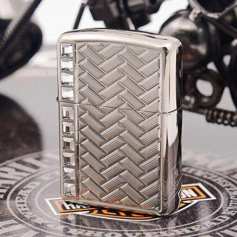 Zippo Chính Hãng Phiên Bản Hàn Quốc Trạm Khắc Vát Chéo Đính Đá