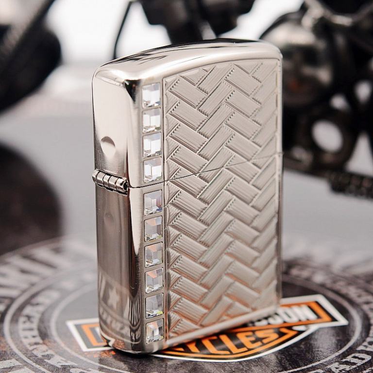 Zippo Chính Hãng Phiên Bản Hàn Quốc Trạm Khắc Vát Chéo Đính Đá