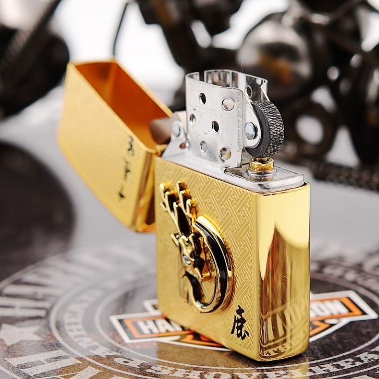 Zippo Chính Hãng Mạ Vàng Trạm Nai Vàng