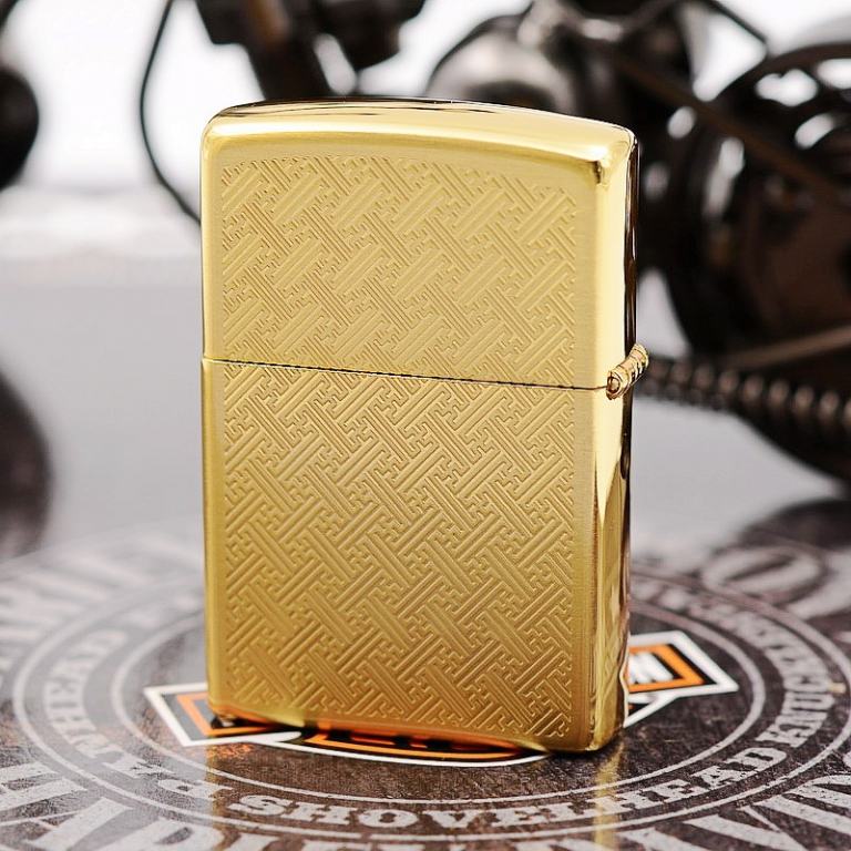 Zippo Chính Hãng Mạ Vàng Trạm Nai Vàng