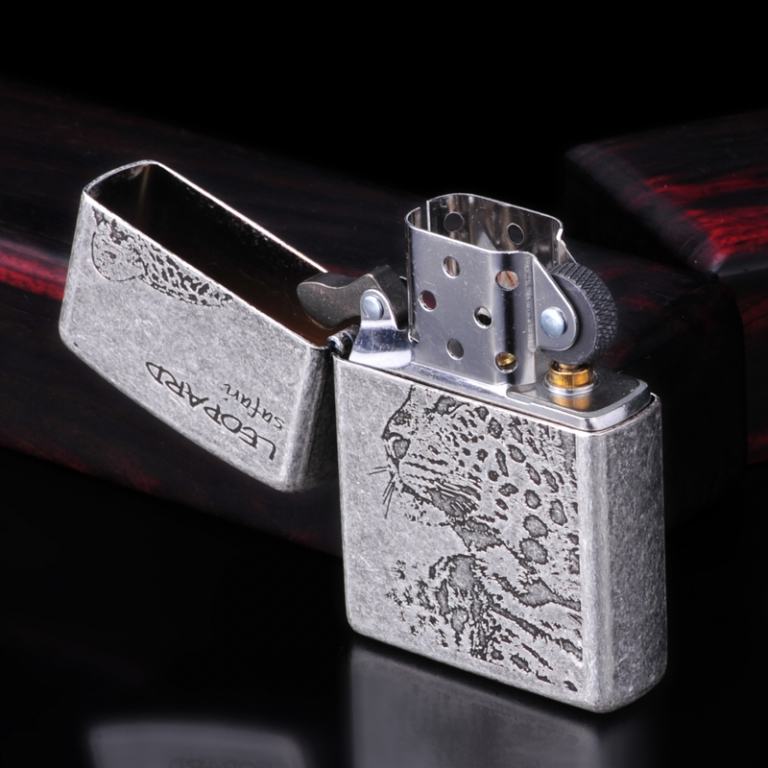 Zippo Chính Hãng Bạc Cổ Hình Con Báo Leopard