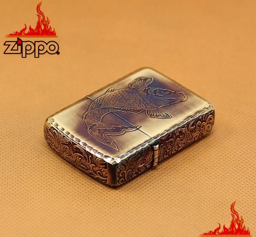 Zippo Chính Hãng Màu Vàng Đốt Khắc Cá Chép Cùng Hoa Văn Arab Vỏ Dày Armor