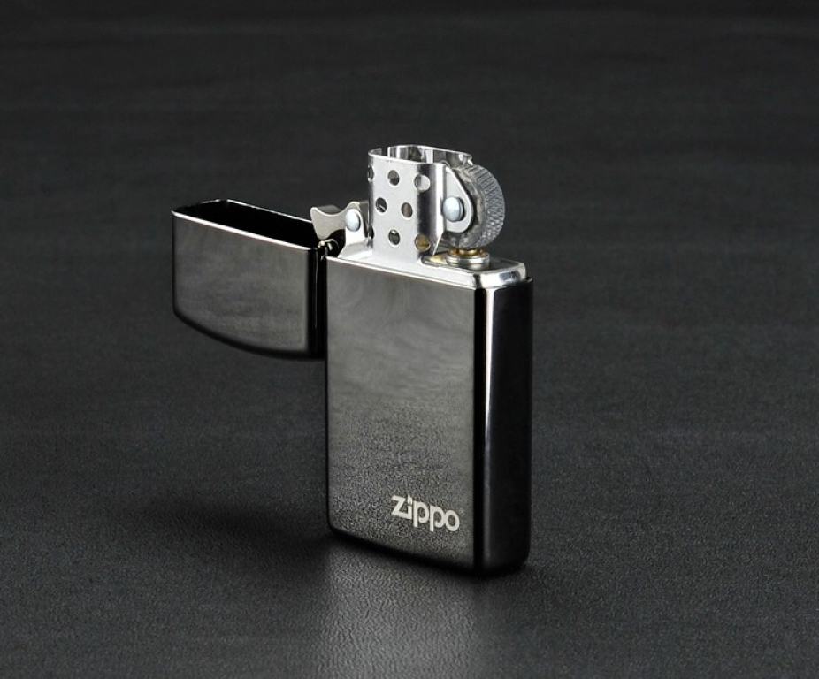 Zippo Chính Hãng Màu Đen Mun In Chữ Zippo