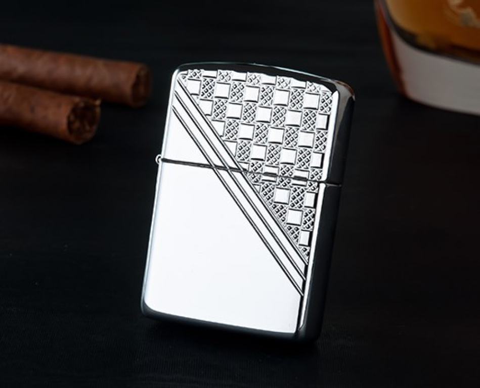 Zippo Chính Hãng Kẻ Caro ở Góc Phải Vỏ Dày