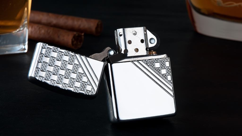 Zippo Chính Hãng Kẻ Caro ở Góc Phải Vỏ Dày