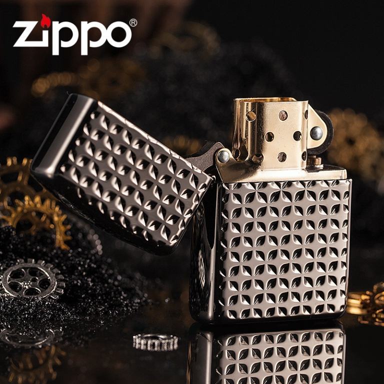 Zippo Chính Hãng Đen Họa Tiết Cắt Kim Cương