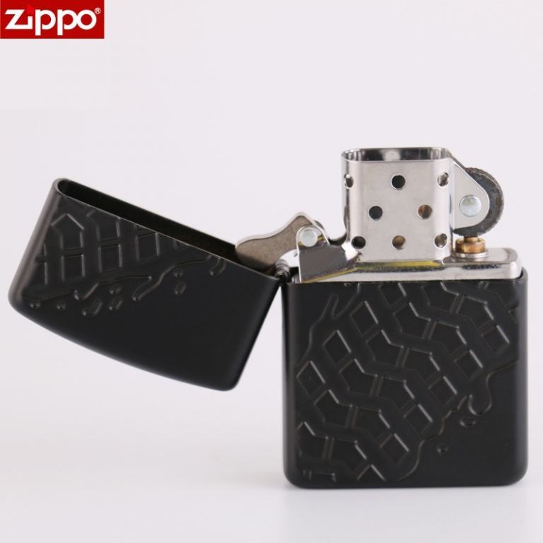 Zippo Chính Hãng Sơn Đen In Hìn Lốp Xe Vỏ Dày