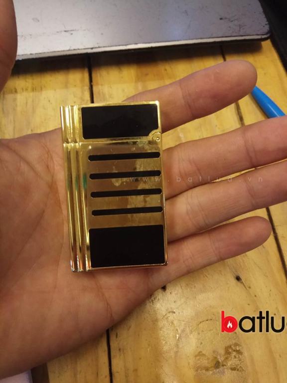 Bật lửa St. Dupont Super ô vuông logo khiên