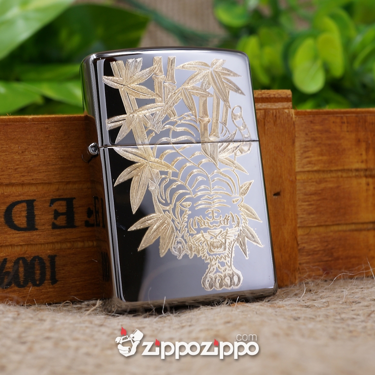 Zippo Màu Đen Bóng Chạm KHắc Hình Hổ Nguyên Con