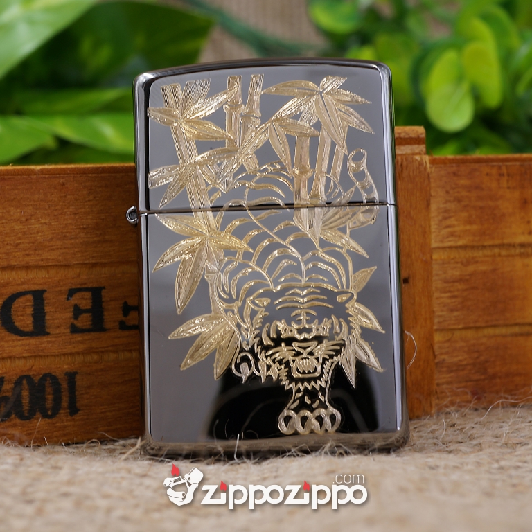 Zippo Màu Đen Bóng Chạm KHắc Hình Hổ Nguyên Con