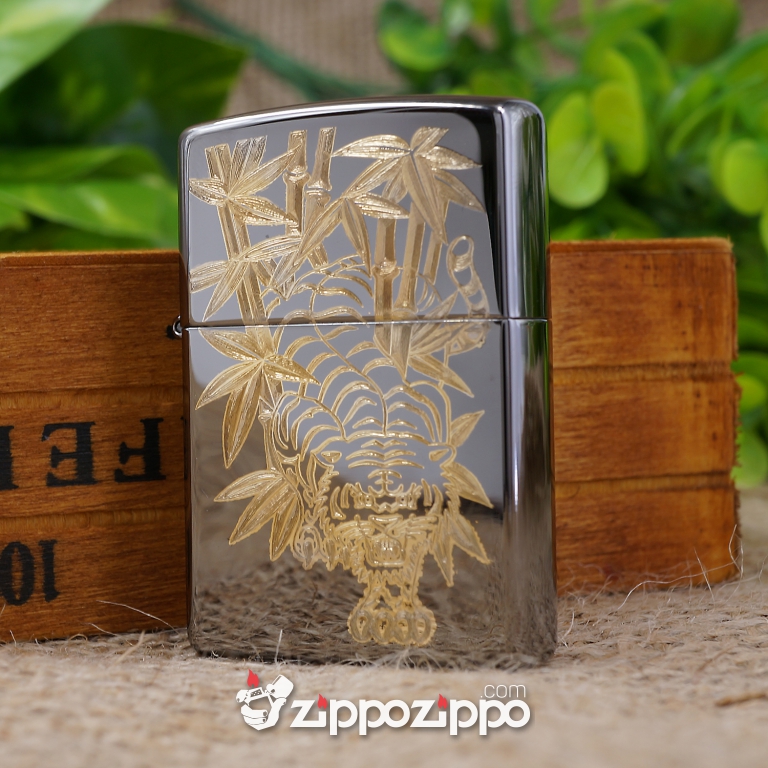 Zippo Màu Đen Bóng Chạm KHắc Hình Hổ Nguyên Con