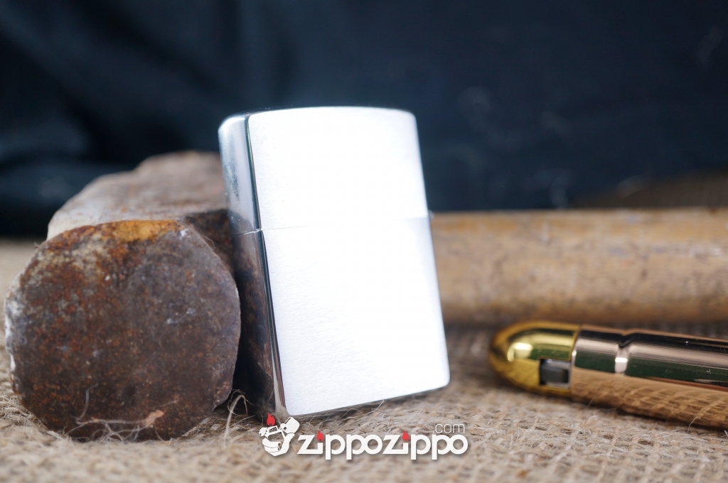 zippo bạc La Mã Đít Bằng