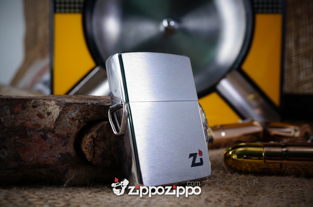 Bật lửa zippo cổ la mã kiểu mẫu chữ zi có móc treo