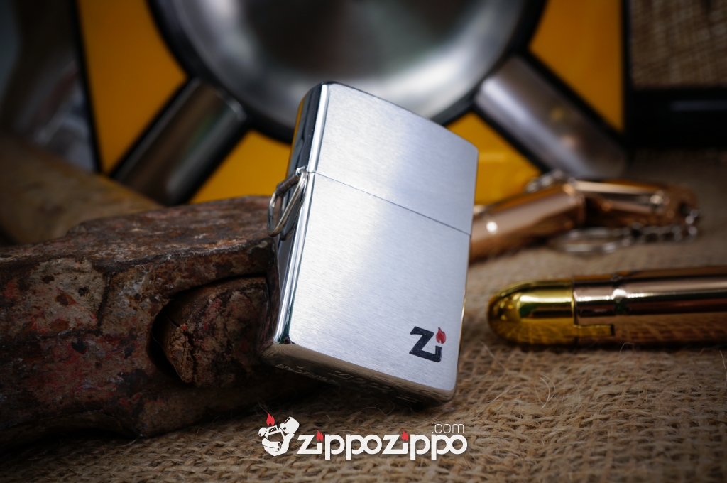 Bật lửa zippo cổ la mã kiểu mẫu chữ zi có móc treo