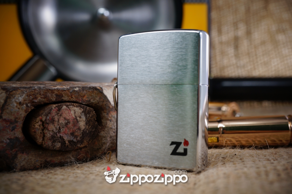 Bật lửa zippo cổ la mã kiểu mẫu chữ zi có móc treo