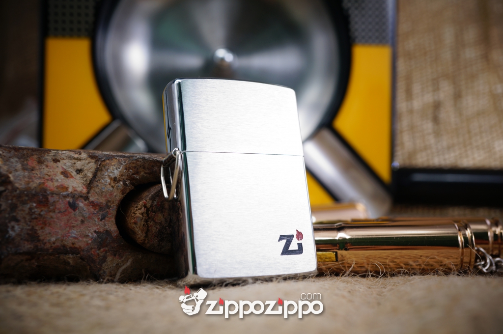 Bật lửa zippo cổ la mã kiểu mẫu chữ zi có móc treo