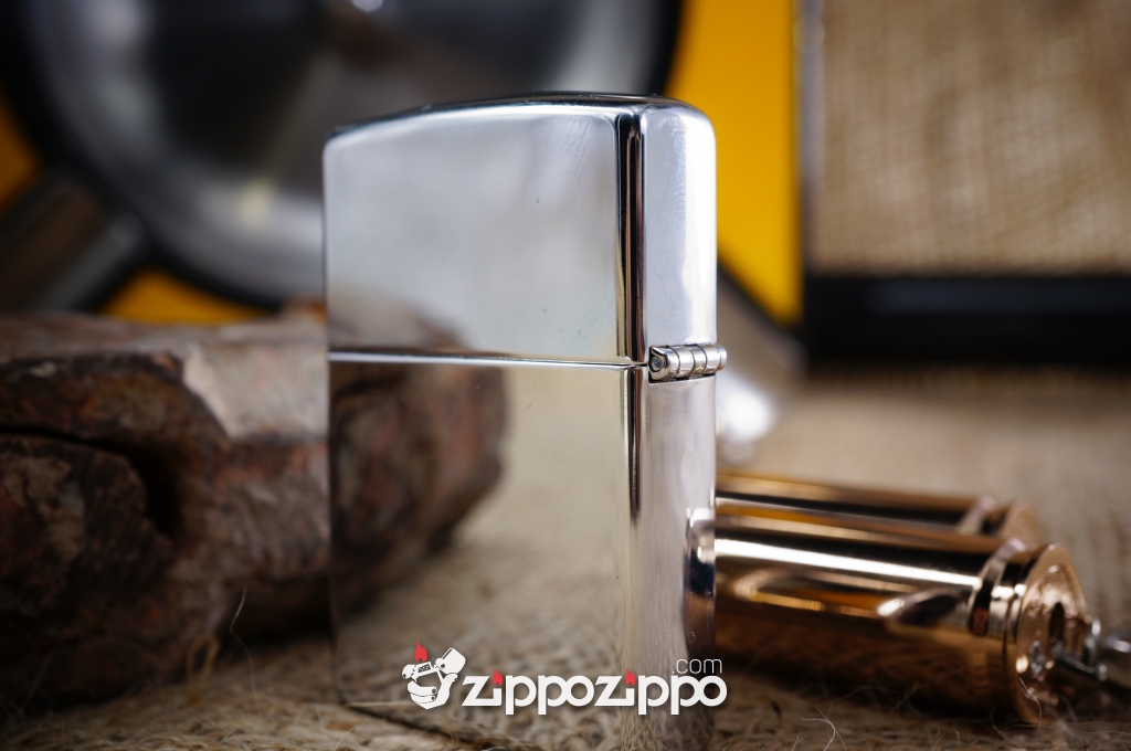 Zippo Cô Gái Hút Thuốc Nổi