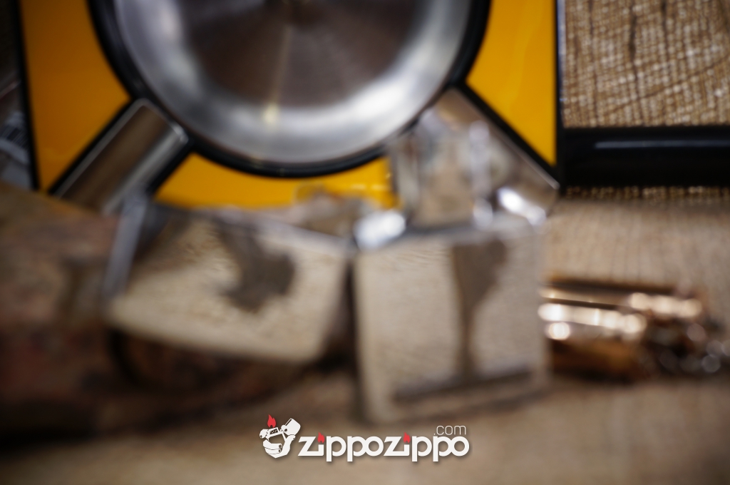 Zippo Cô Gái Hút Thuốc Nổi