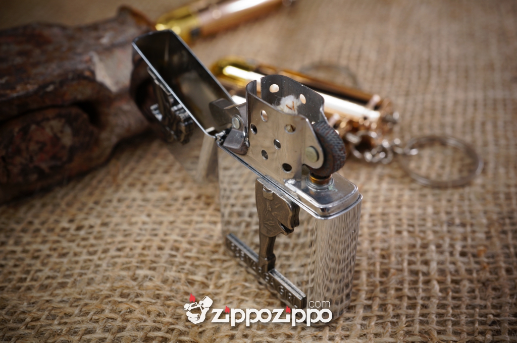 Zippo Cô Gái Hút Thuốc Nổi