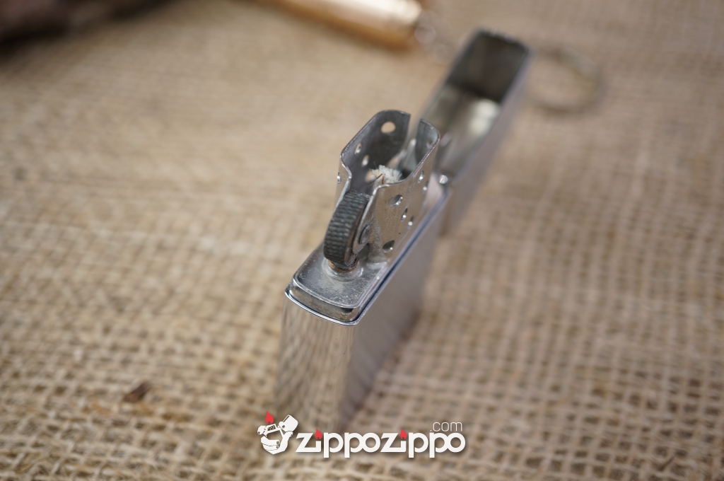 Zippo chữ xéo zippo VII