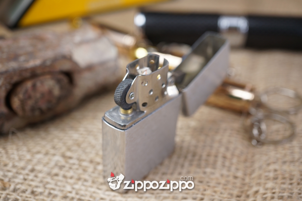 Zippo Cổ Quaker ông già sản xuất năm 1998