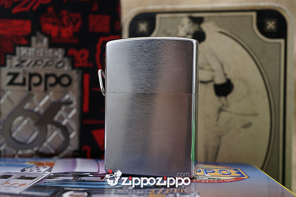 Bật lửa zippo cổ la mã xước ngang có móc treo