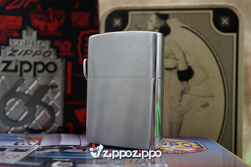 Bật lửa zippo cổ la mã xước ngang có móc treo