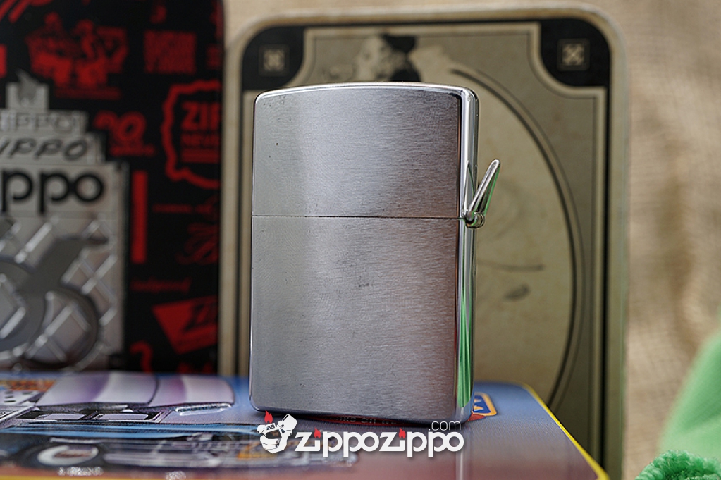 Bật lửa zippo cổ la mã xước ngang có móc treo