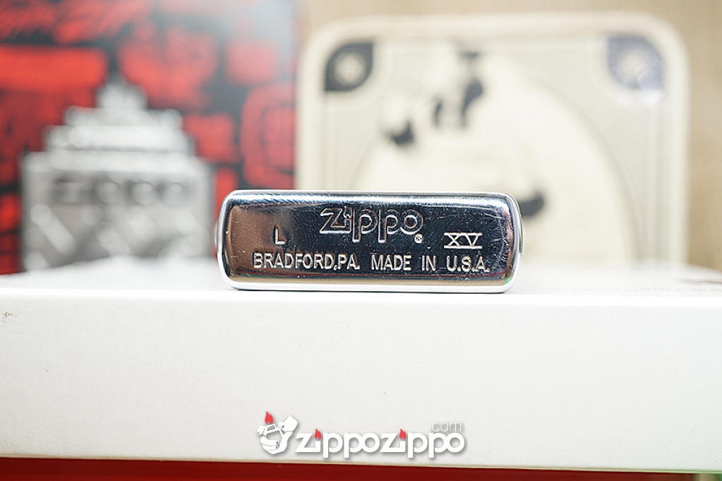 Bật lửa zippo cổ la mã xước ngang có móc treo