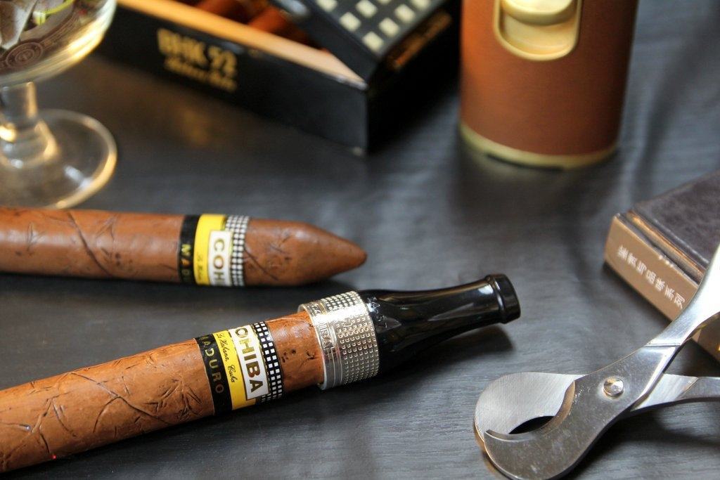 Đầu Tẩu lọc thuốc COHIBA Hút cigar ( Xì gà )