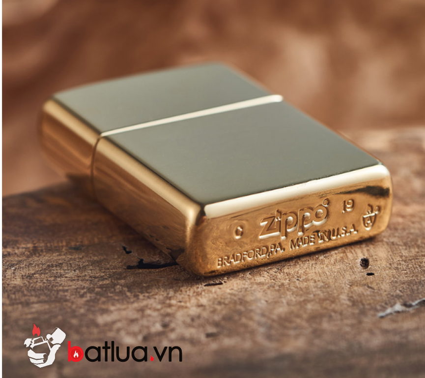 Zippo Armor khắc biểu tượng của Kim tự tháp Ai Cập gắn Viên pha lê Swarovski