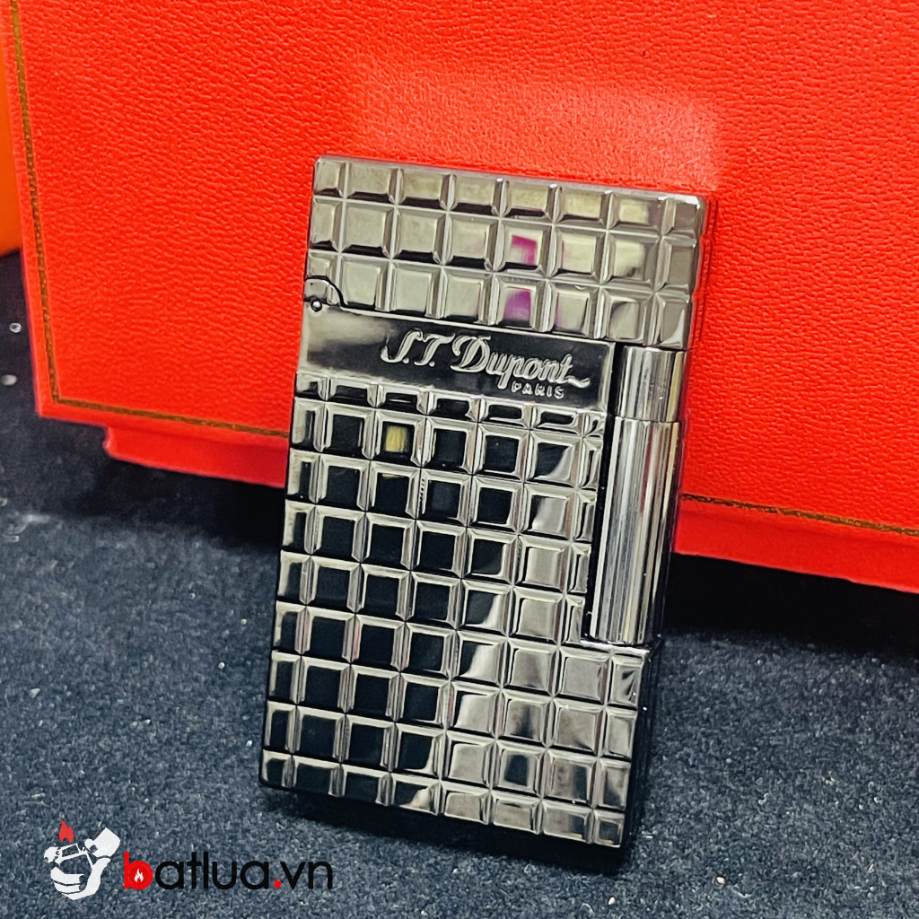 Bật lửa S.T. Dupont Ligne 2 Đen Ánh Kim Guilloché – Vân Ô Vuông Cổ Điển