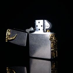 Bật lửa Chính hãng Zippo Hàn Quốc phiên bản của hoa mạ vàng cát đen chết Skull - Mã SP: BL09790