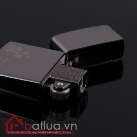 Bật lựa điện sạc qua USB kiểu dáng Zippo cỏ 4 lá tình yêu Mẫu 43  MS66 070