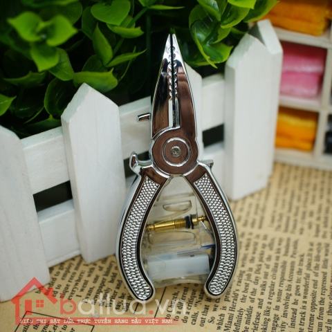 Bật lửa kiểu dáng hình chiếc kìm kiêm khui bia sành điệu