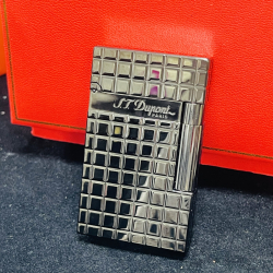 Bật lửa S.T. Dupont Ligne 2 Đen Ánh Kim Guilloché – Vân Ô Vuông Cổ Điển - Mã SP: DP0079