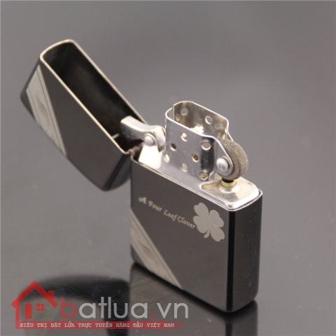 Bật lửa tình yêu kiểu dáng Zippo in hình cỏ may mắn