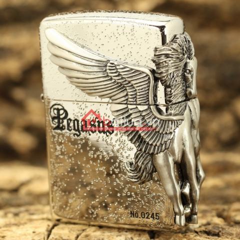 Bật lửa zippo chính hãng họa tiết ngựa thiên thần cạnh sườn phiên bản bạc