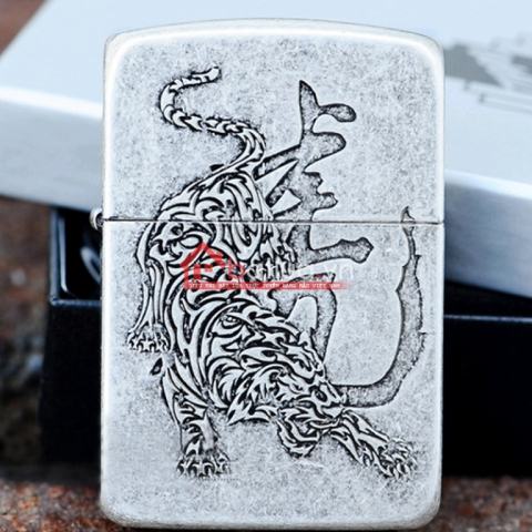 Bật lửa zippo chính hãng khắc chúa sơn lâm dũng mãnh bạc cổ điển