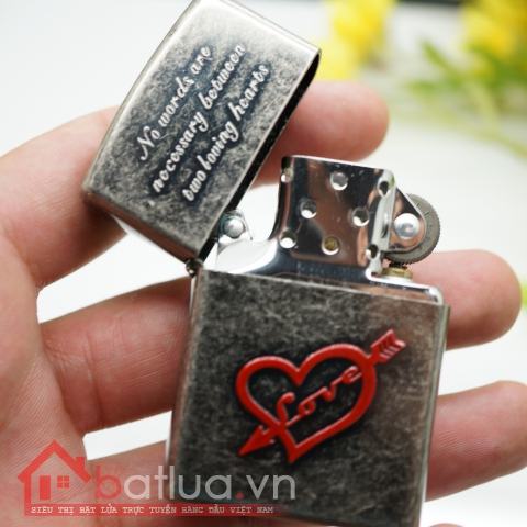 Bật lửa Zippo khắc trái tim tình yêu