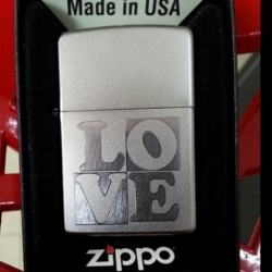 Bật lửa Zippo phiên bản Crom khắc chữ LOVE - Mã SP: ZPC0742