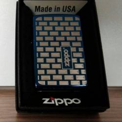 Bật lửa Zippo phiên bản xanh gương in hình bức tường gạch - Mã SP: ZPC0608
