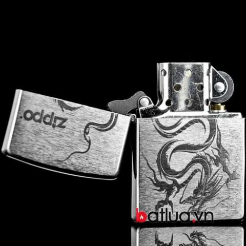 Bật lửa zippo rồng màu bạc