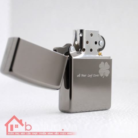 Bật lửa Zippo trơn đen xám in hình cỏ bốn lá măn máy