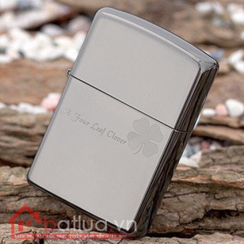 Bật lửa Zippo trơn đen xám in hình cỏ bốn lá măn máy